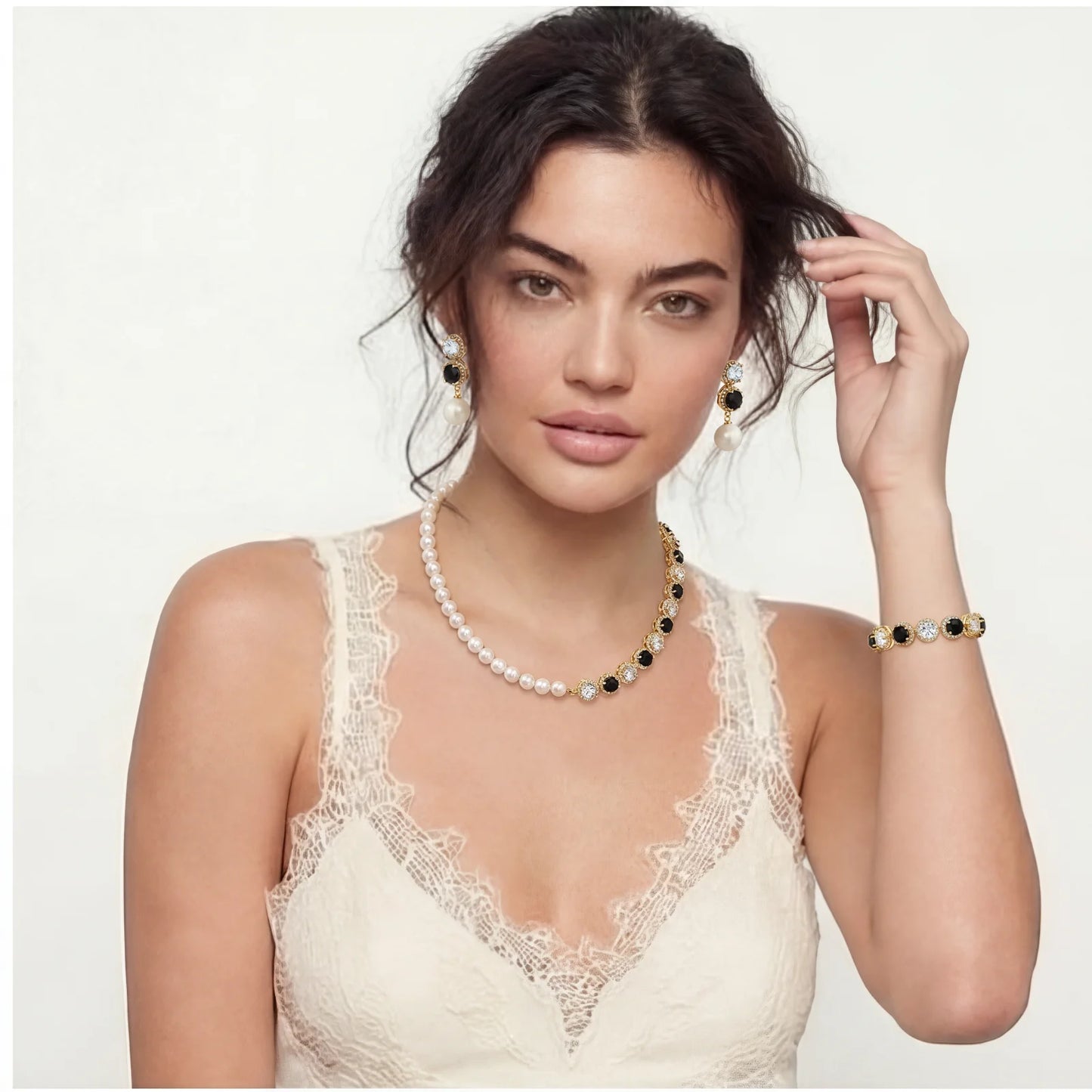 Noir Luxe Smykkesett i 14 K gullbelegg med zirkonia - eco-messing - Hudvennlig komfort