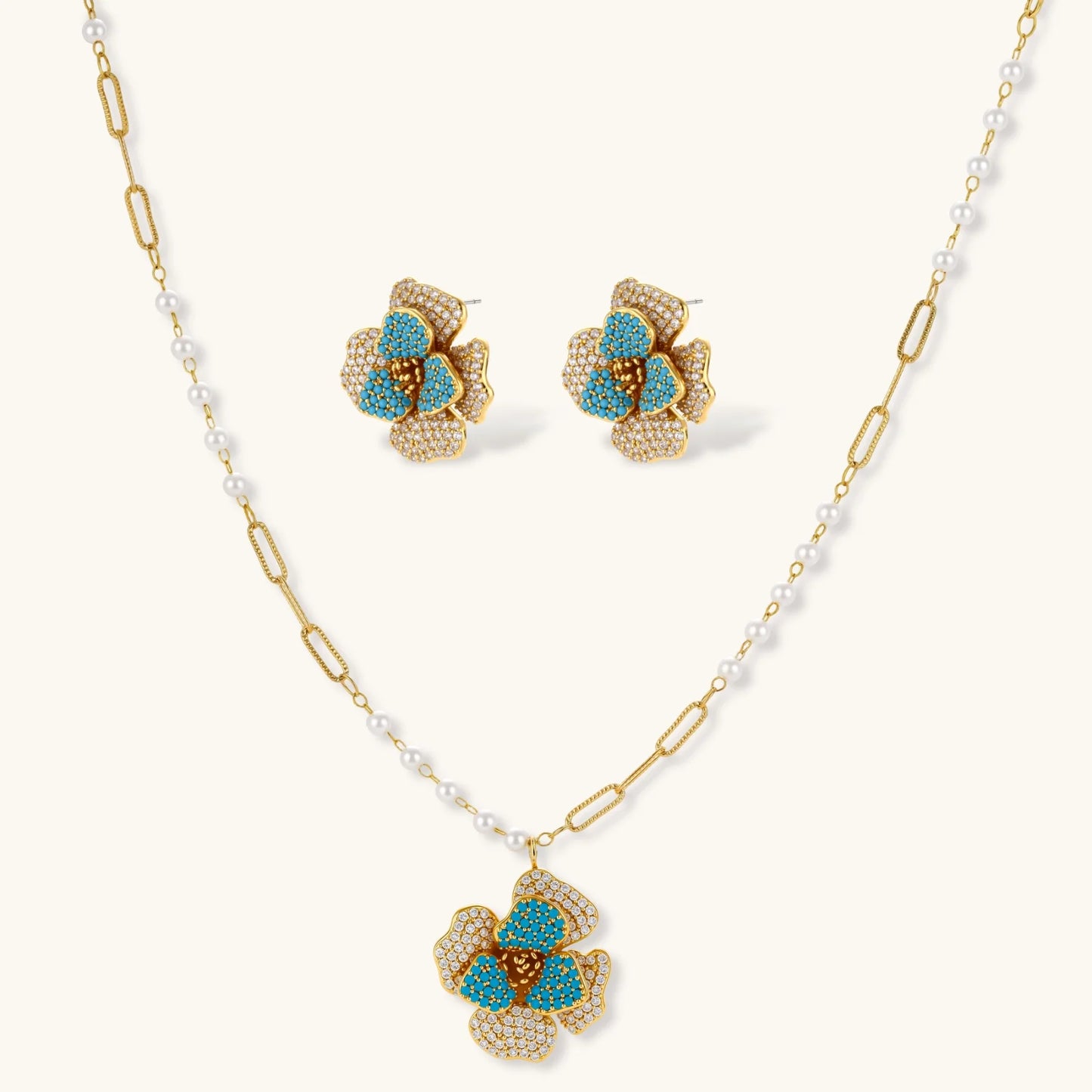 Blooming Elegance smykkesett i 14 K gullbelagt miljøvennlig messing og Cubic Zirkonia