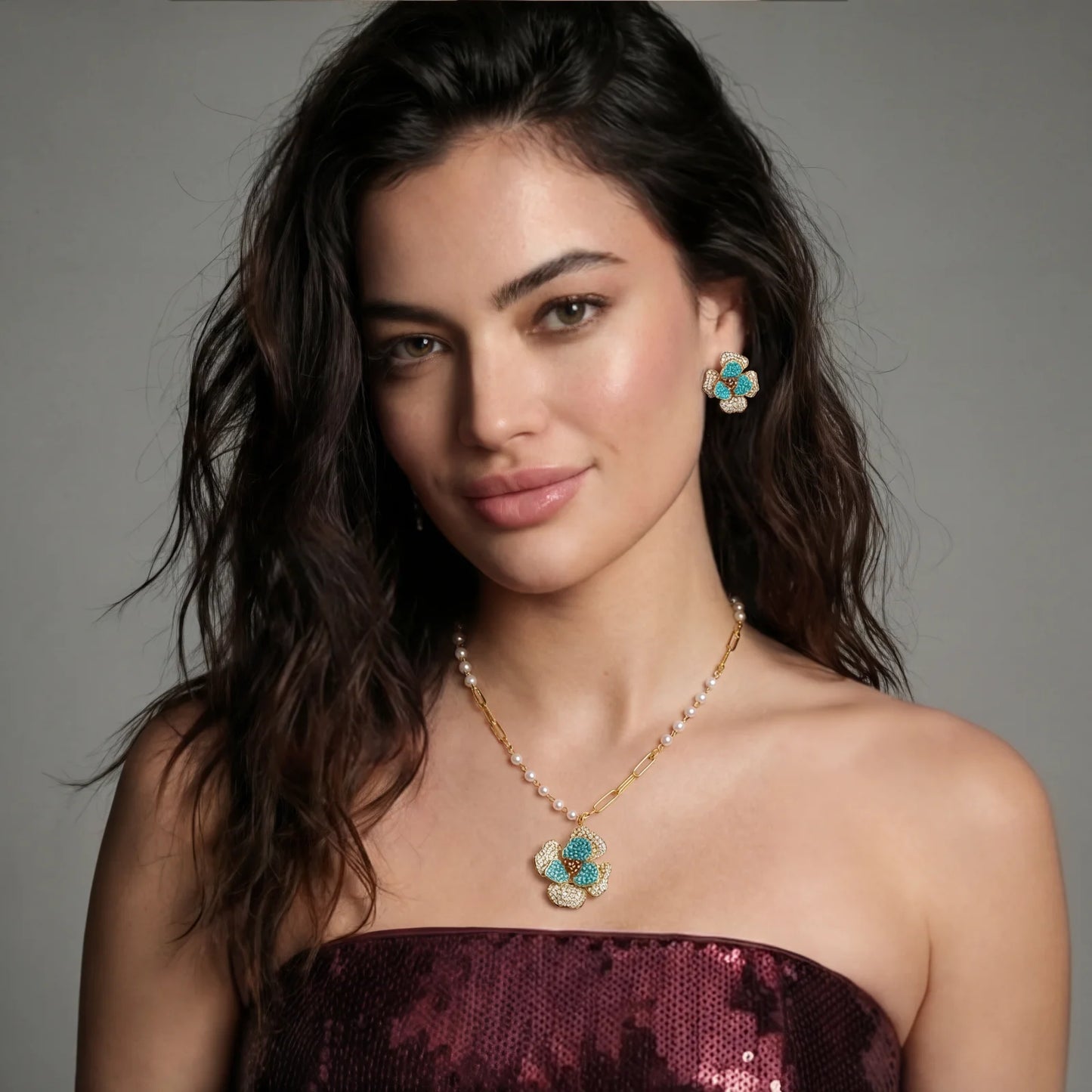 Blooming Elegance smykkesett i 14 K gullbelagt miljøvennlig messing og Cubic Zirkonia